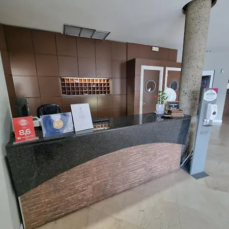 阿扎尔酒店 3* 普拉森西亚