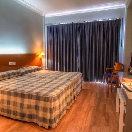 Hotel Azar 3*