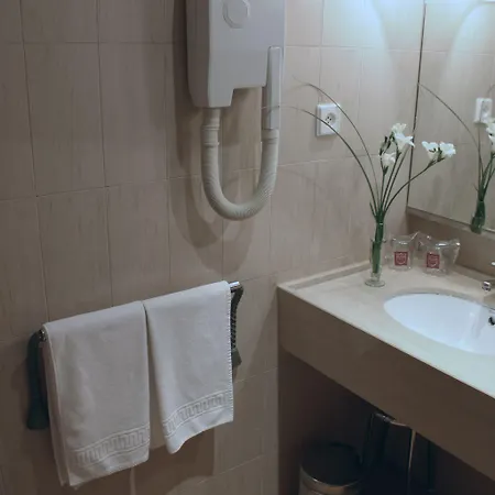 阿扎尔酒店 3* 普拉森西亚