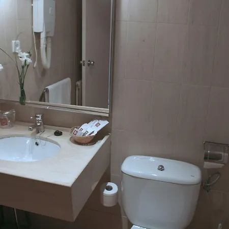 阿扎尔酒店 3* 普拉森西亚