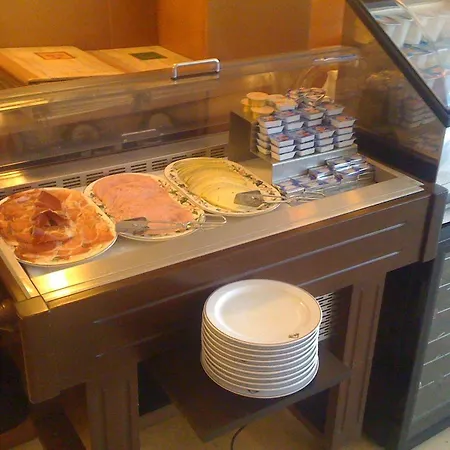 Azar Hotel