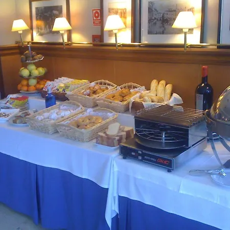 Hotel Azar 3*
